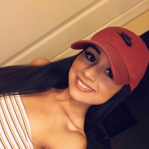 Meet your Posher, Clarissa